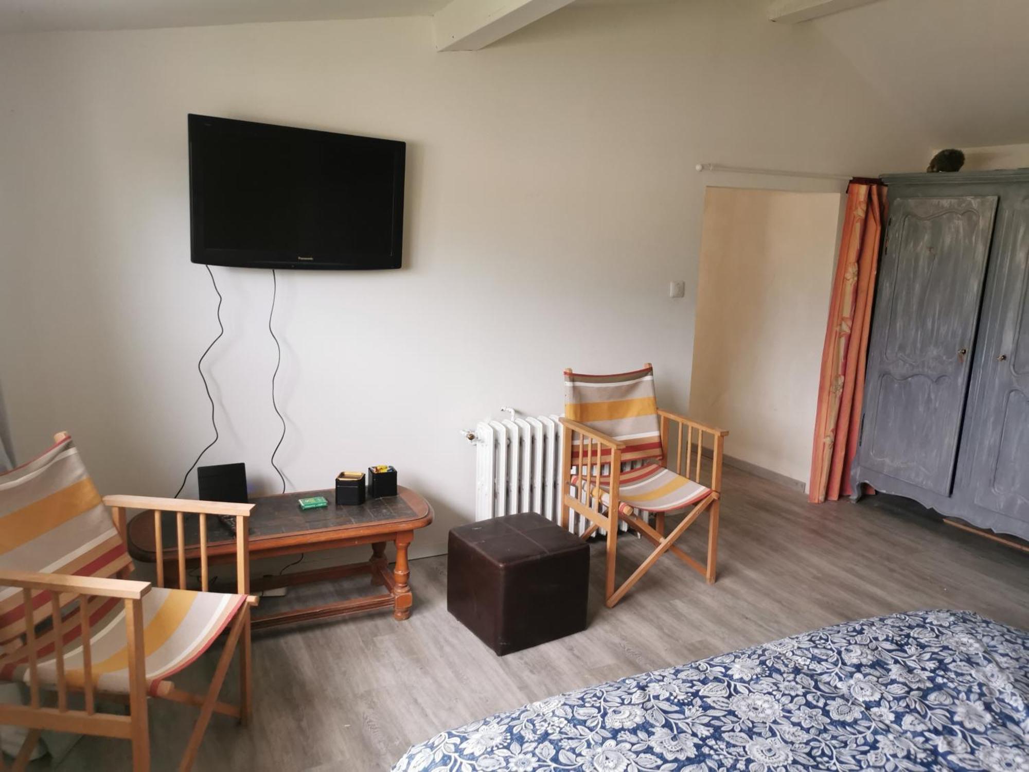 Hotel Logis St Cyrien à Saint-Cyr-en-Val Extérieur photo